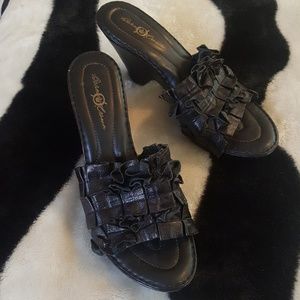 Rare Born Crown Black ruffle wedge heels 11 comfy!